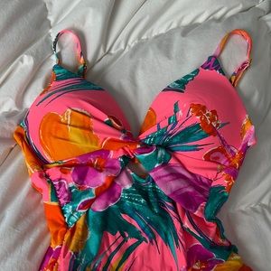La Blanca US size 4 swim suit